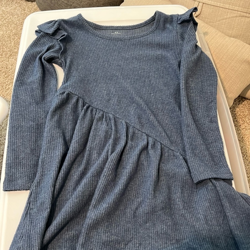 Girls size small Evsie long sleeve ruffle dress